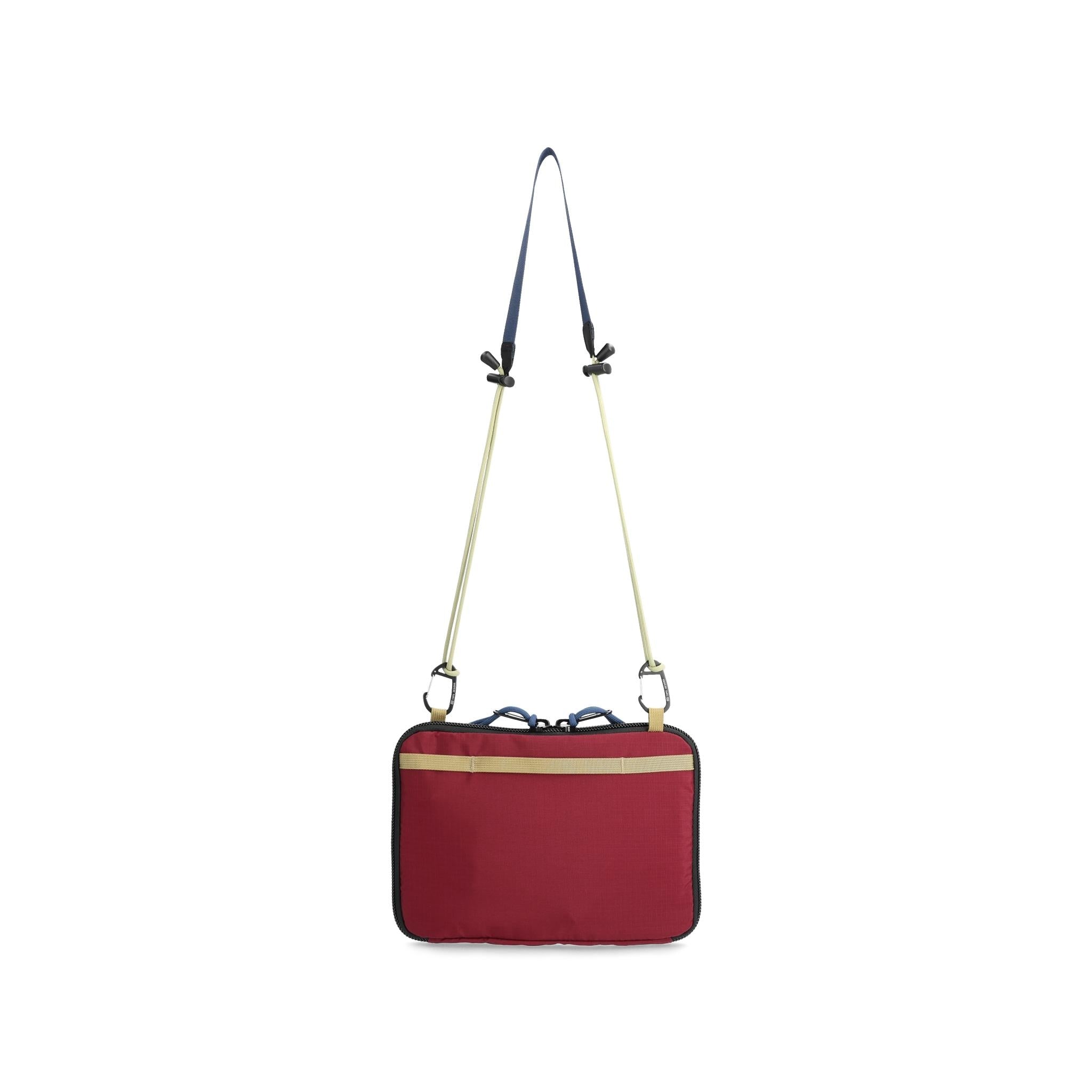 Vue arrière du sac Topo Designs All Adventure Accessory Bag en "Burgundy" (Bourgogne)