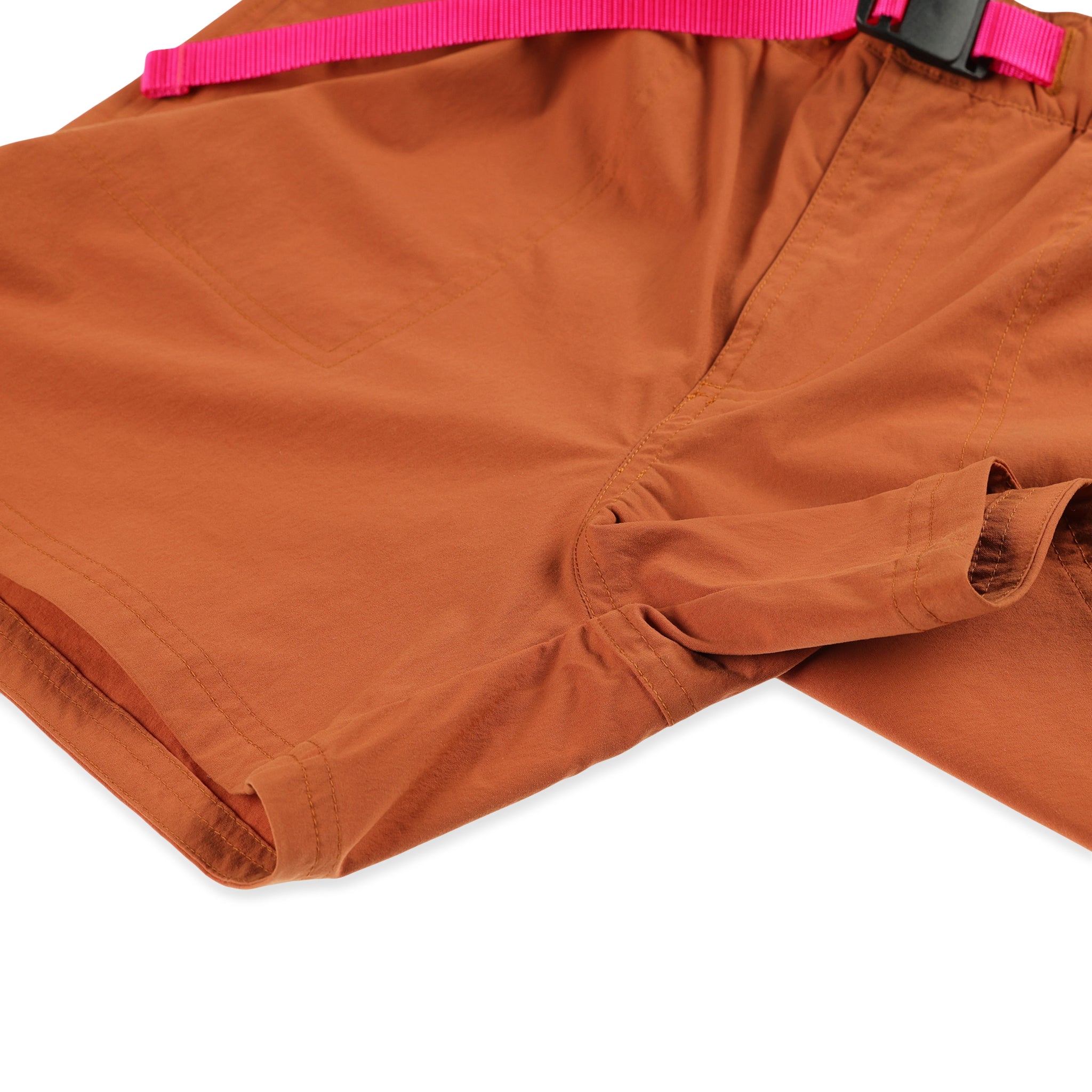 Entrejambe général de 4" sur le short de bain Topo Designs Femmes River à séchage rapide en orange brique.