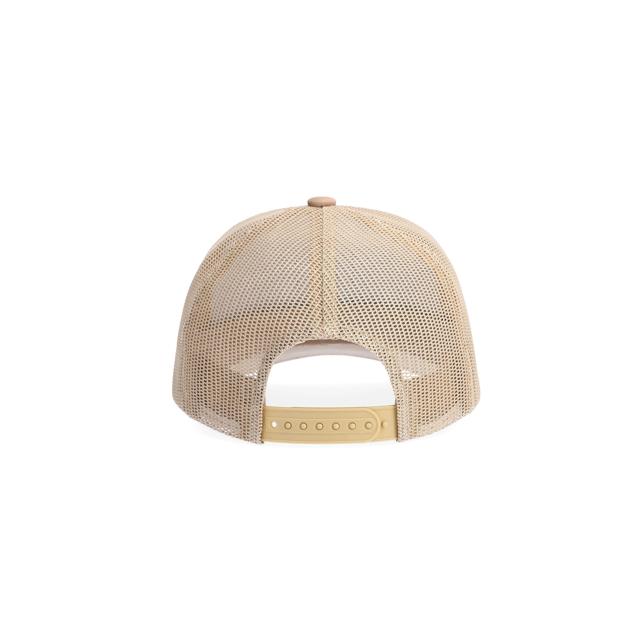 Vue arrière de la casquette Topo Designs Trucker Hat avec filet à l'arrière et logo original en "Tan".