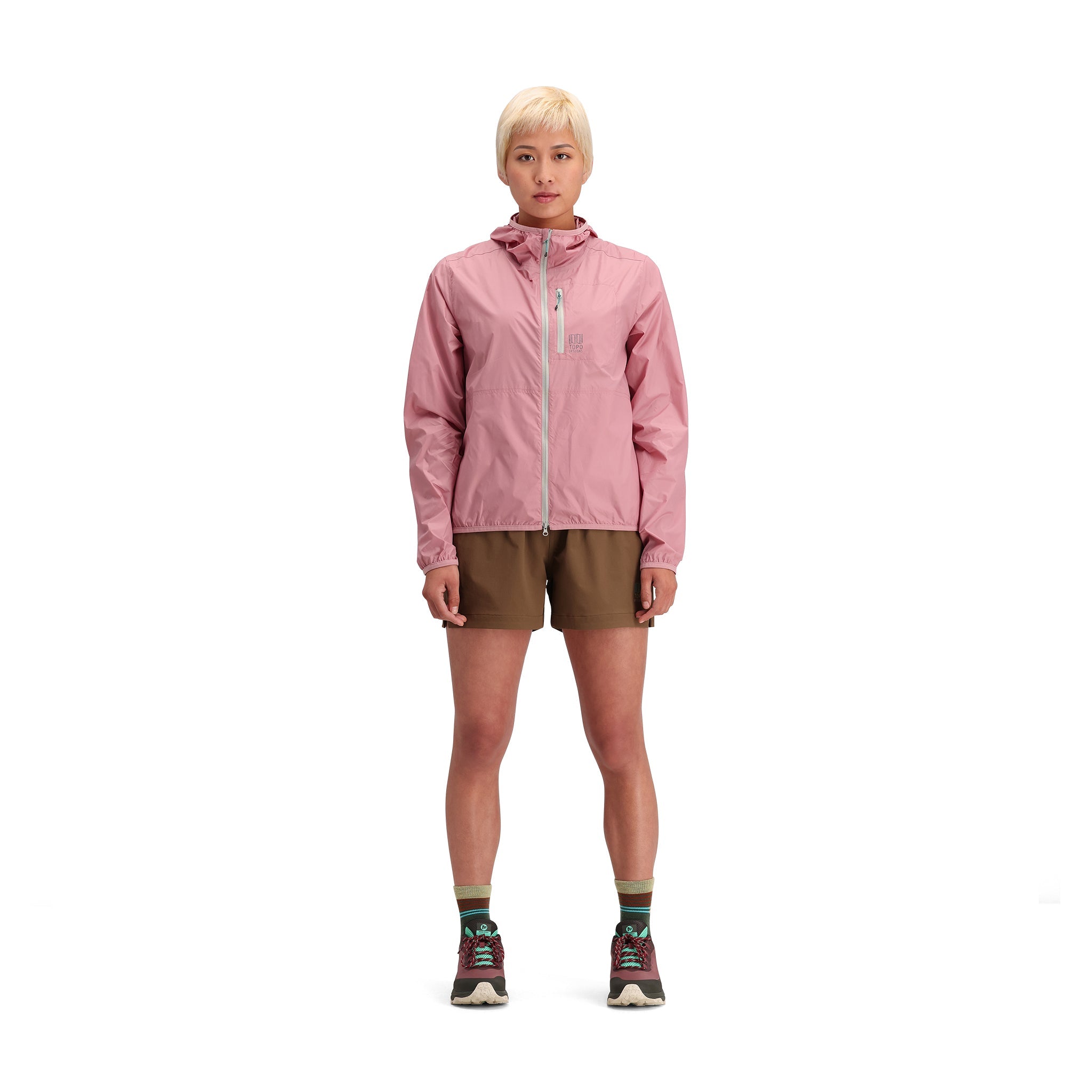 Vue générale de face du modèle Topo Designs Global Ultralight Packable Veste - Femmes en "Rose"