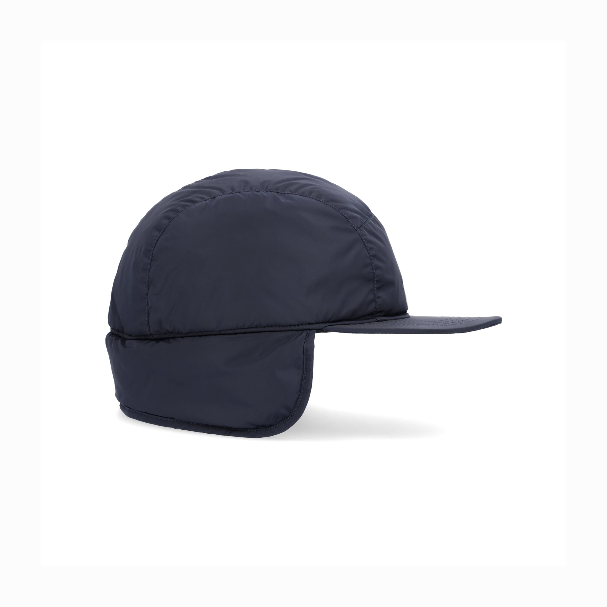 Vue générale du bonnet isolant Topo Designs Puffer Cap avec rabats d'oreilles en "Pond Blue / Black".